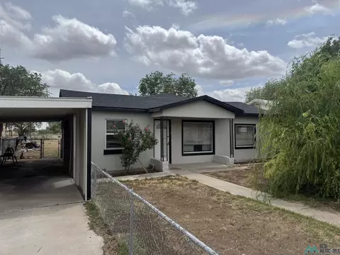1324 E Country Club Rd, Roswell, NM 88201