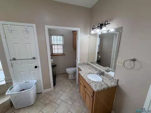 Bath - 978 Curry Road 22 Rd, Clovis, NM 88101 photo 1 of 6