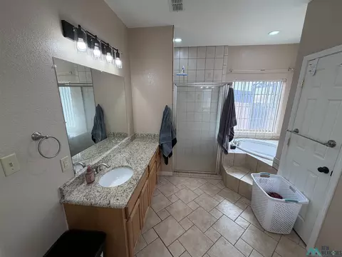 Bath - 978 Curry Road 22 Rd, Clovis, NM 88101 photo 2 of 6
