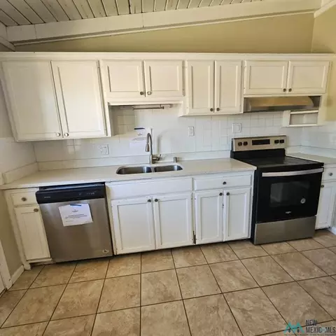 Kitchen - 2701 Sheldon St, Clovis, NM 88101 photo 5 of 8
