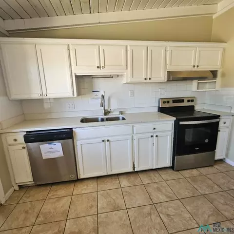 Kitchen - 2701 Sheldon St, Clovis, NM 88101 photo 2 of 8