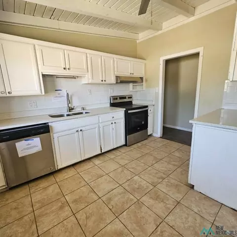 Kitchen - 2701 Sheldon St, Clovis, NM 88101 photo 3 of 8