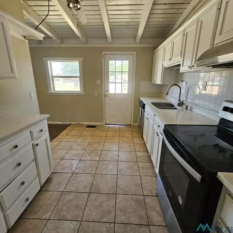 Kitchen - 2701 Sheldon St, Clovis, NM 88101 photo 8 of 8