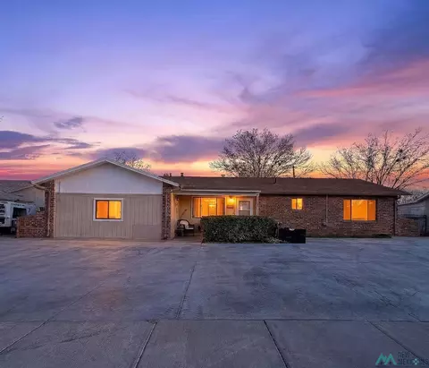 312 Twin Diamond Rd, Roswell, NM 88201