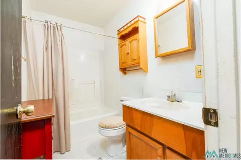 Bath - 116 E Manana, Clovis, NM 88101 photo 1 of 1