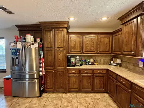 Kitchen - 4621 Sandstone Dr, Clovis, NM 88101 photo 5 of 5