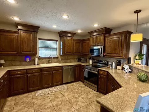Kitchen - 4621 Sandstone Dr, Clovis, NM 88101 photo 2 of 5