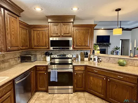 Kitchen - 4621 Sandstone Dr, Clovis, NM 88101 photo 3 of 5