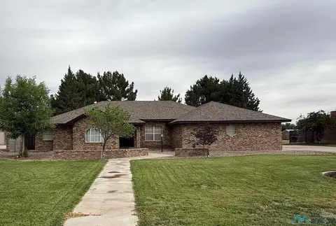 1405 Latigo Cir, Roswell, NM 88201