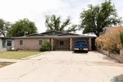 1207 Ortega St, Carlsbad, NM 88220