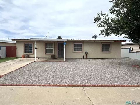 1012 W Laughlin Dr, Hobbs, NM 88240