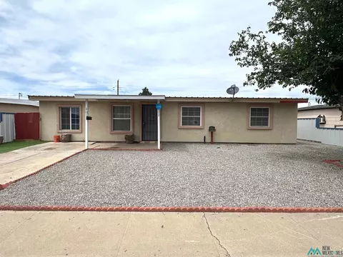1012 W Laughlin Dr, Hobbs, NM 88240