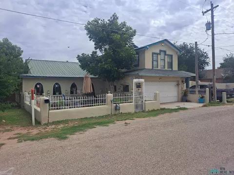 611 Spruce St, Dexter, NM 88230