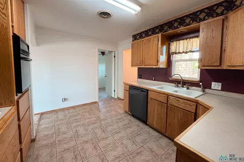 Kitchen - 209 E Plz, Clovis, NM 88101 photo 3 of 3