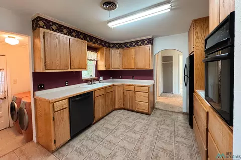 Kitchen - 209 E Plz, Clovis, NM 88101 photo 2 of 3