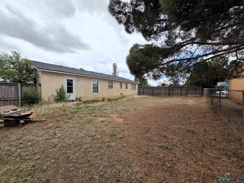 Exterior - 900 E 14th St, Clovis, NM 88101 photo 5 of 8