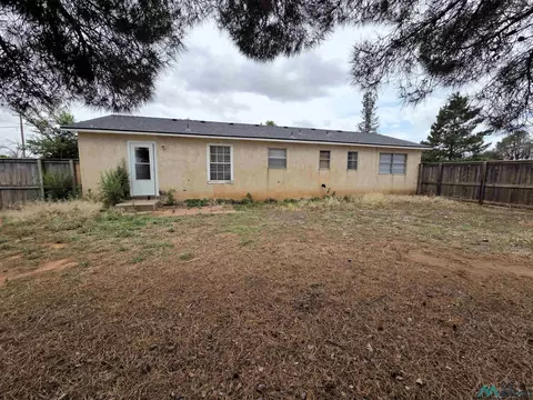 Exterior - 900 E 14th St, Clovis, NM 88101 photo 3 of 8
