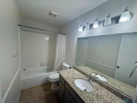Bath - 1704 Morse Ave, Clovis, NM 88101 photo 4 of 4