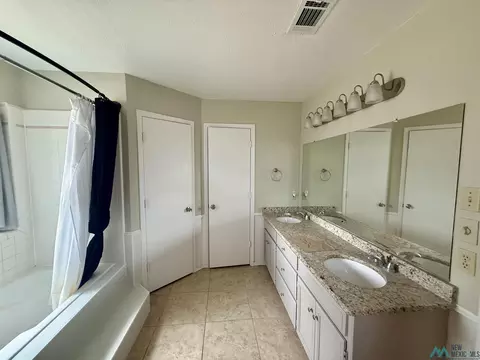 Bath - 1704 Morse Ave, Clovis, NM 88101 photo 1 of 4