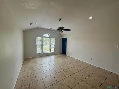 Living - 1704 Morse Ave, Clovis, NM 88101 photo 3 of 4