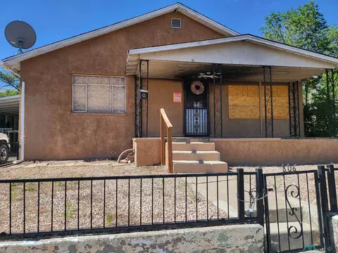 806 E Aztec Ave, Gallup, NM 87301