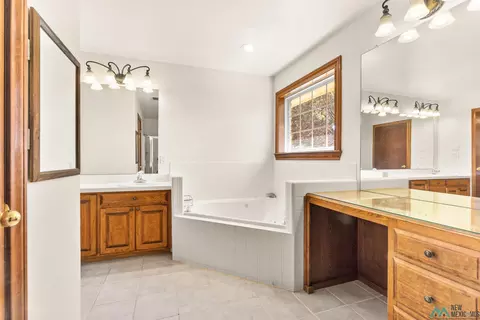 Bath - 605 Jeanie Dr, Clovis, NM 88101 photo 2 of 5