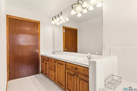 Bath - 605 Jeanie Dr, Clovis, NM 88101 photo 3 of 5