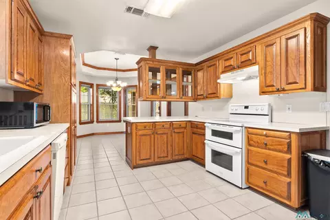 Kitchen - 605 Jeanie Dr, Clovis, NM 88101 photo 1 of 2