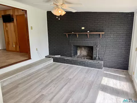Living - 2813 Gidding, Clovis, NM 88101 photo 5 of 5