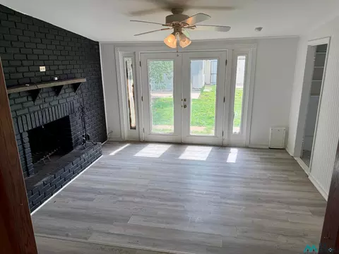 Living - 2813 Gidding, Clovis, NM 88101 photo 4 of 5