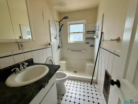 Bath - 2813 Gidding, Clovis, NM 88101 photo 3 of 4