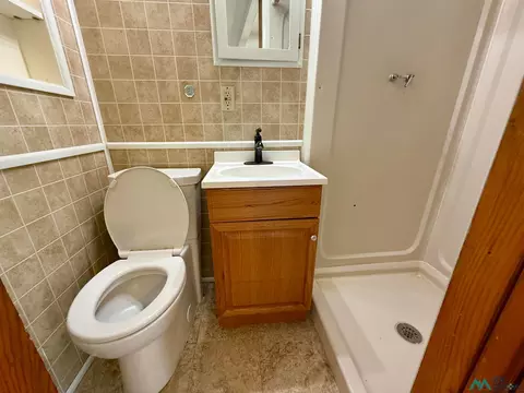 Bath - 2813 Gidding, Clovis, NM 88101 photo 1 of 4