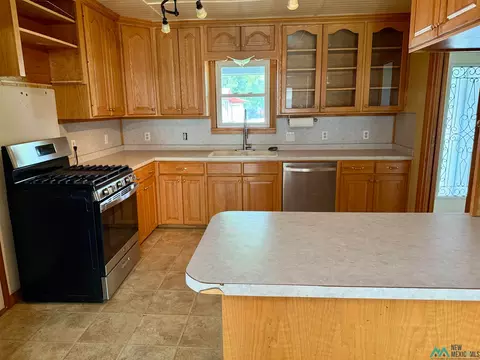 Kitchen - 2813 Gidding, Clovis, NM 88101 photo 2 of 2