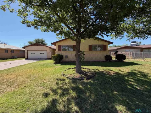 1100 Avenida Del Sumbre, Roswell, NM 88201