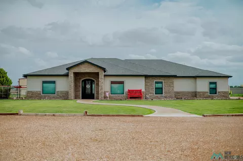 405 Walker Farm Rd, Carlsbad, NM 88220