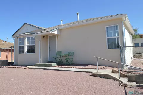 902 E Hill Ave, Gallup, NM 87301