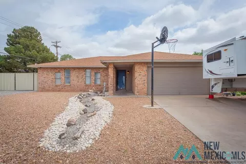 705 Broken Arrow Rd, Roswell, NM 88201