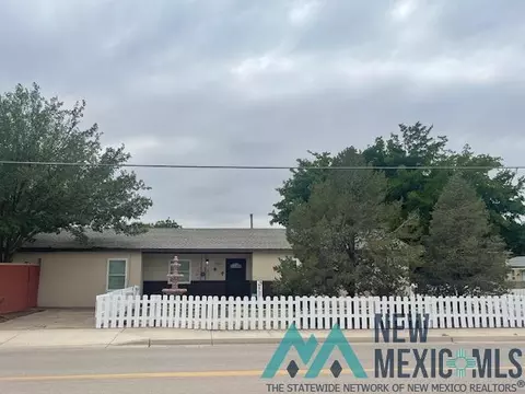 1301 W Briscoe Ave, Artesia, NM 88210
