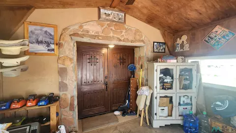Entry Way - 1019 Curry Road O St, Clovis, NM 88101 photo 1 of 3