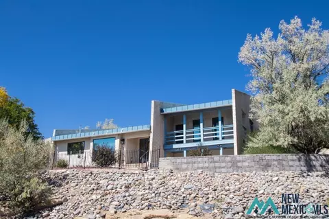 810 Plateau Dr, Gallup, NM 87301