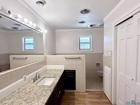 Bath - 1400 Oakhurst Rd, Clovis, NM 88101 photo 2 of 8
