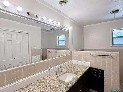 Bath - 1400 Oakhurst Rd, Clovis, NM 88101 photo 1 of 8