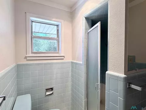 Bath - 1400 Oakhurst Rd, Clovis, NM 88101 photo 6 of 8