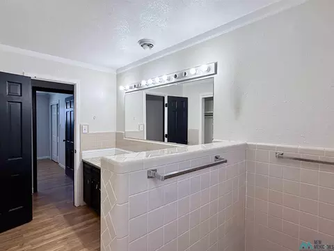Bath - 1400 Oakhurst Rd, Clovis, NM 88101 photo 3 of 8