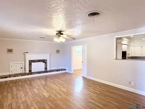 Living - 1400 Oakhurst Rd, Clovis, NM 88101 photo 2 of 3