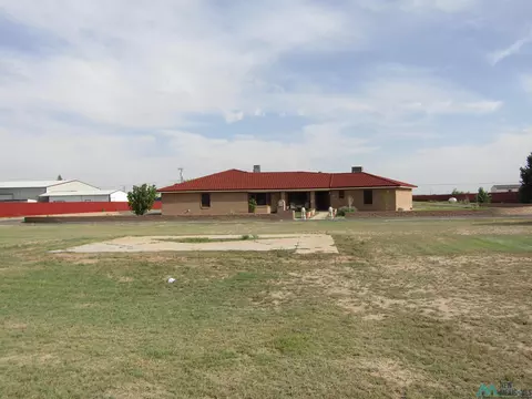 27 W Compress Rd, Artesia, NM 88210