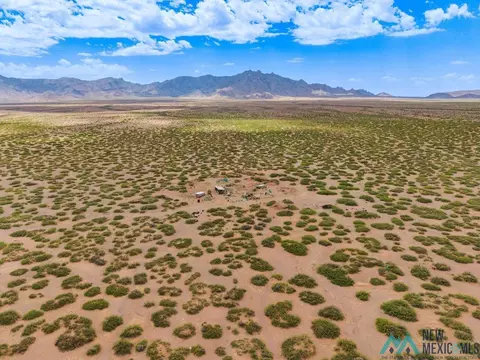 17 SE Wyoming Ave, Deming, NM 88030