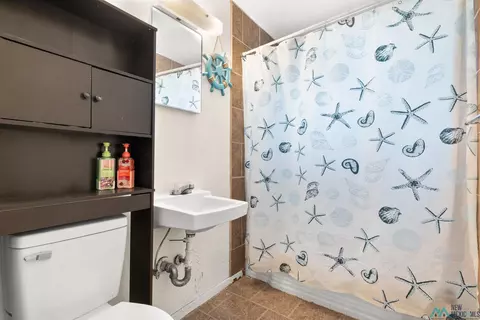 Bath - 1009 Gila St, Clovis, NM 88101 photo 2 of 2