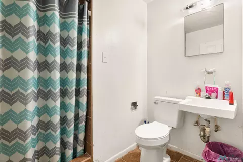 Bath - 1009 Gila St, Clovis, NM 88101 photo 1 of 2
