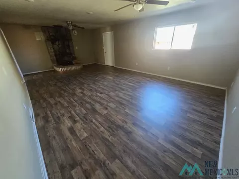 Living - 108 Park Dr, Clovis, NM 88101 photo 10 of 11